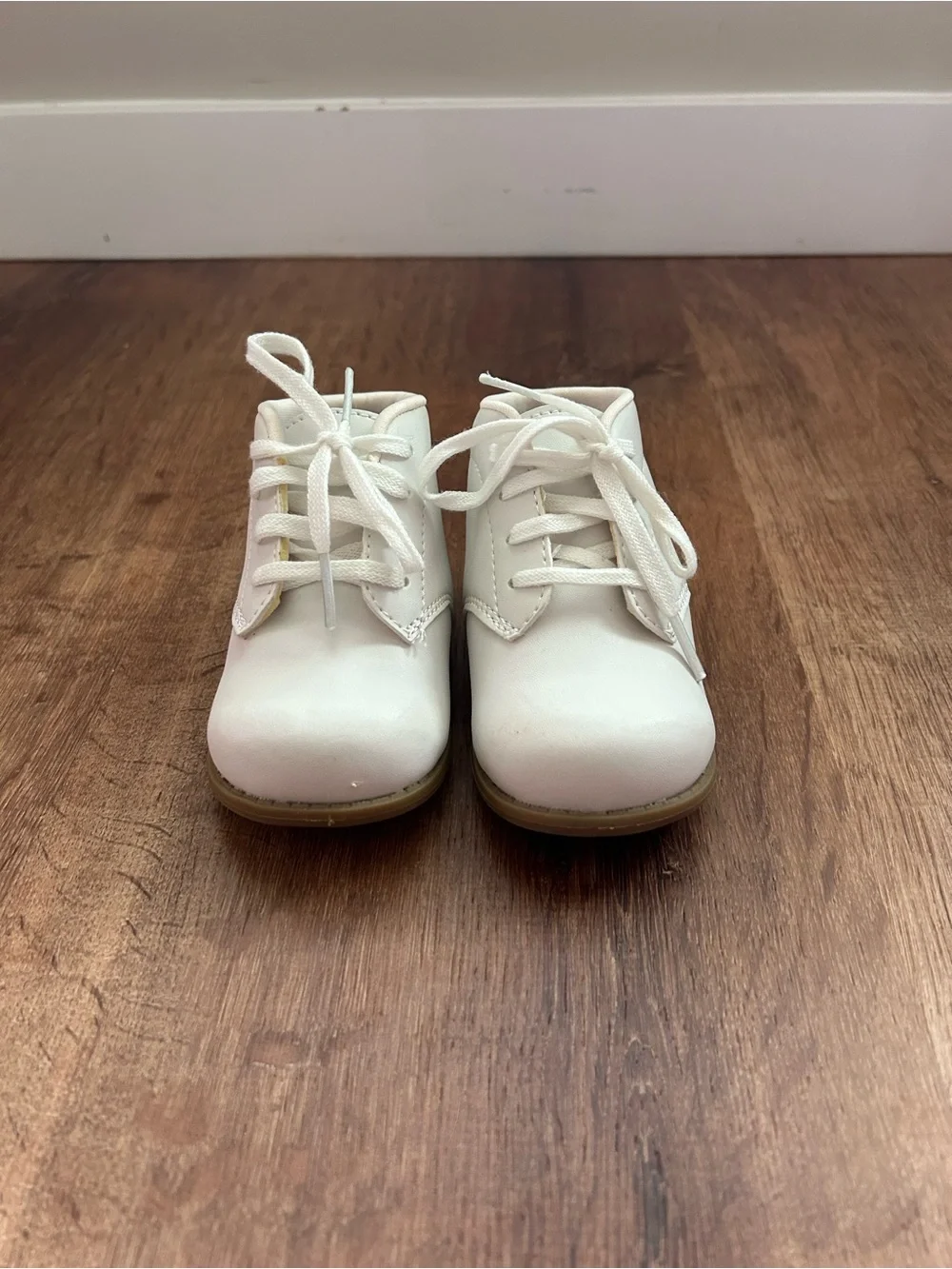 Classic White Baby Lace-Up Walking Shoes size 5W